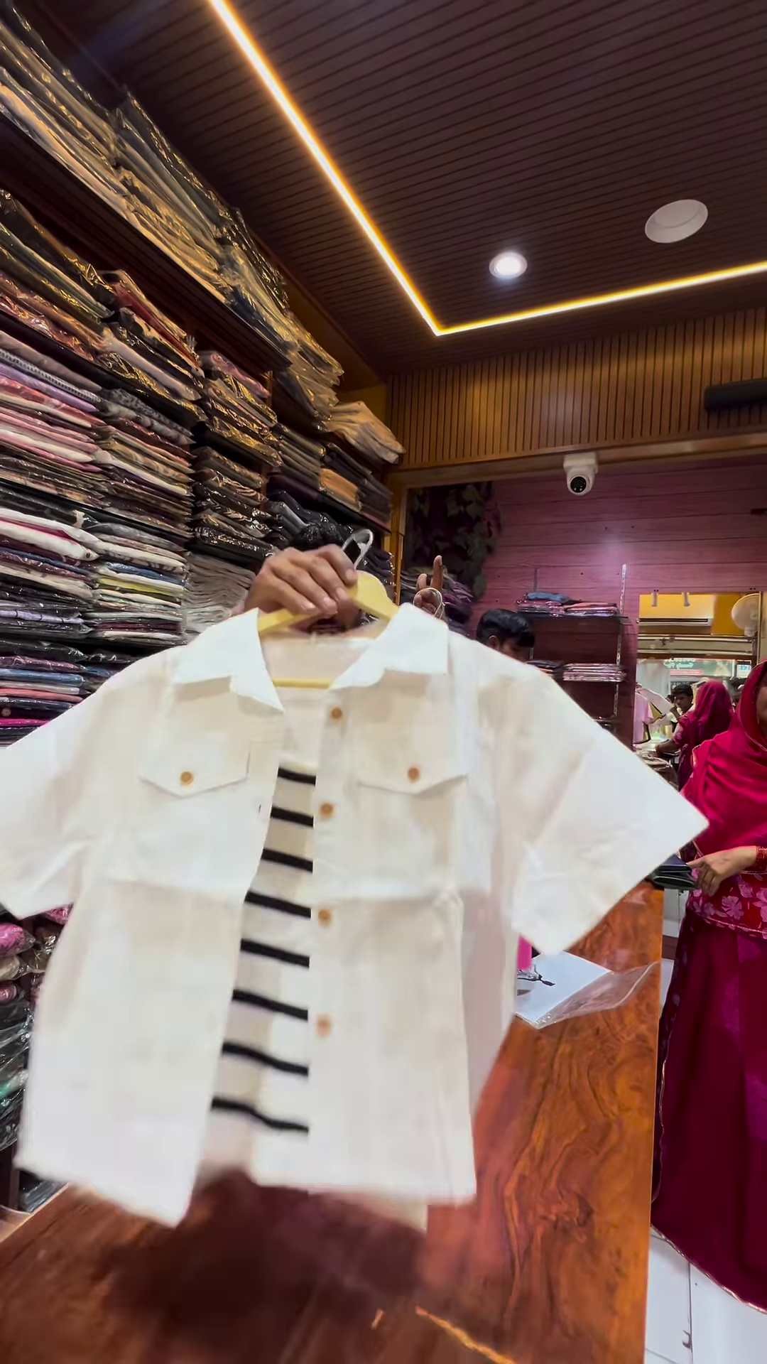 White Short-Sleeve Button-Down Shirt with Chest Pockets and Brown Buttons for Men - Image 5